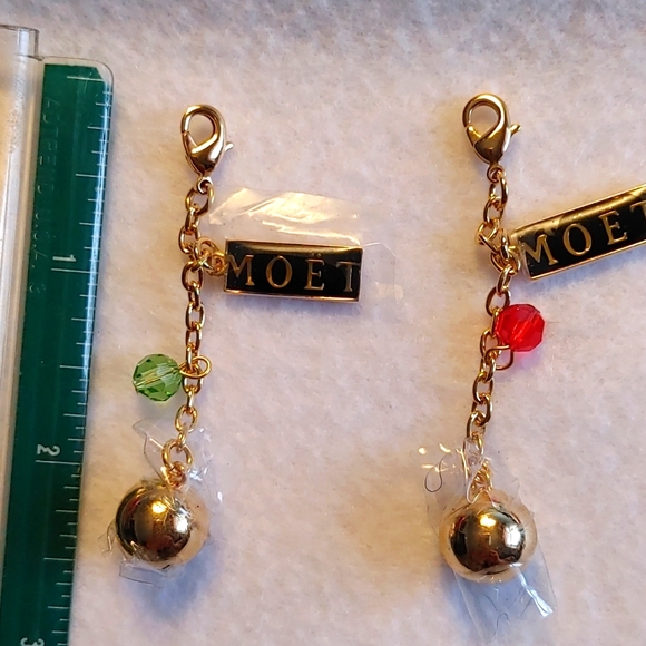 Moet Charms for Champagne Flute Glass - Picture 2 of 6